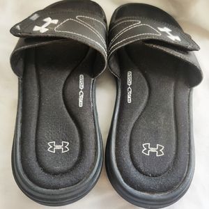 Under Armour black foam slides size 7